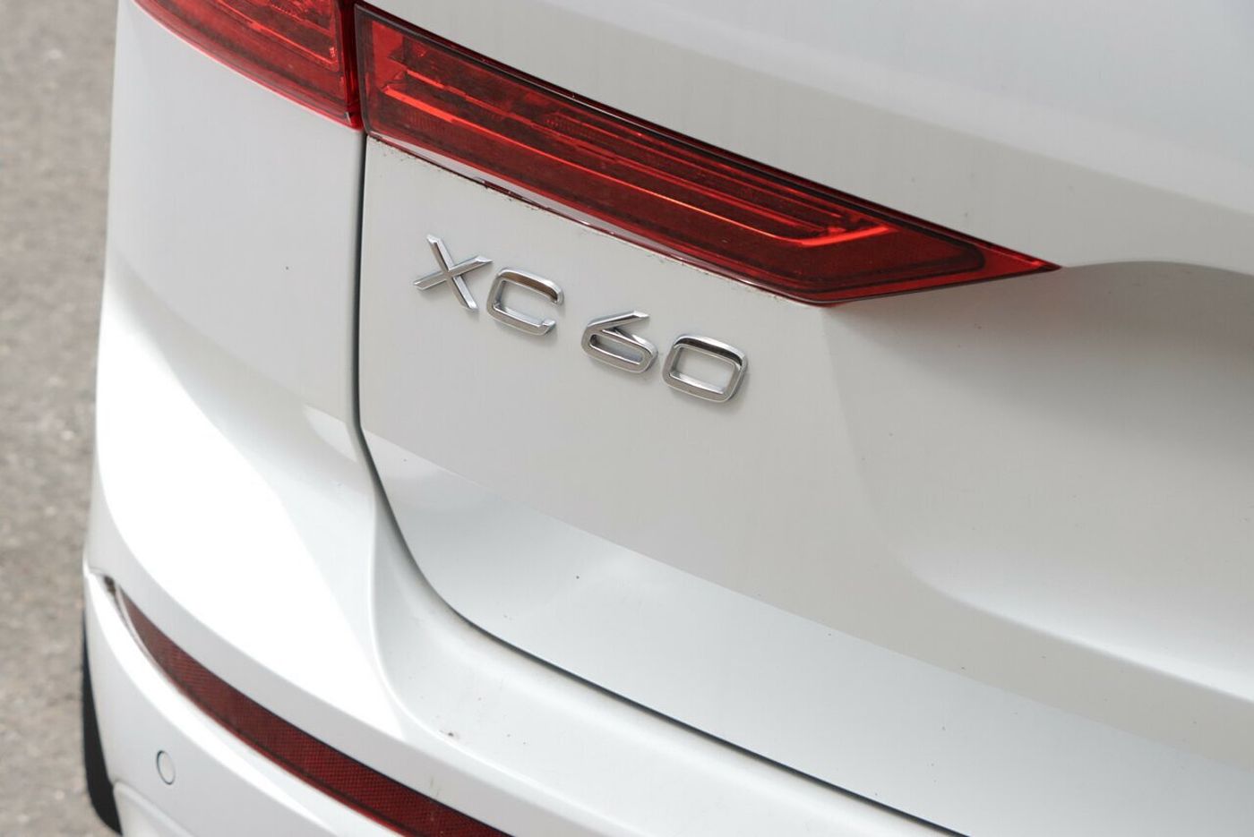 Volvo  XC60 Ultimate, B6 Mild Hybrid, Petrol, Dark