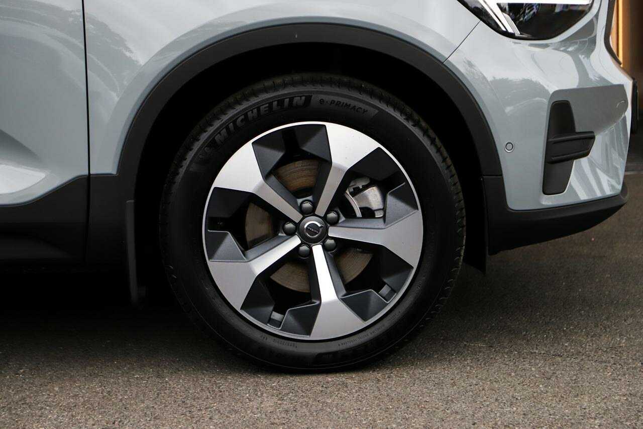 Volvo  XC40 Plus, B4 Mild hybrid, Petrol