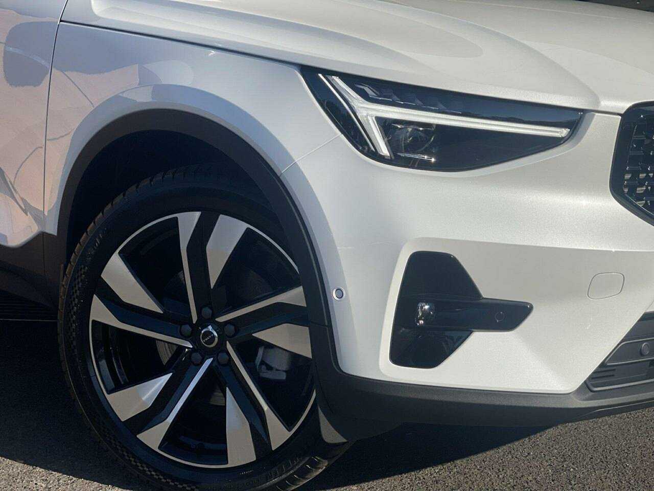 Volvo  XC40 Ultimate, B4 AWD Mild hybrid, Petrol, Dark