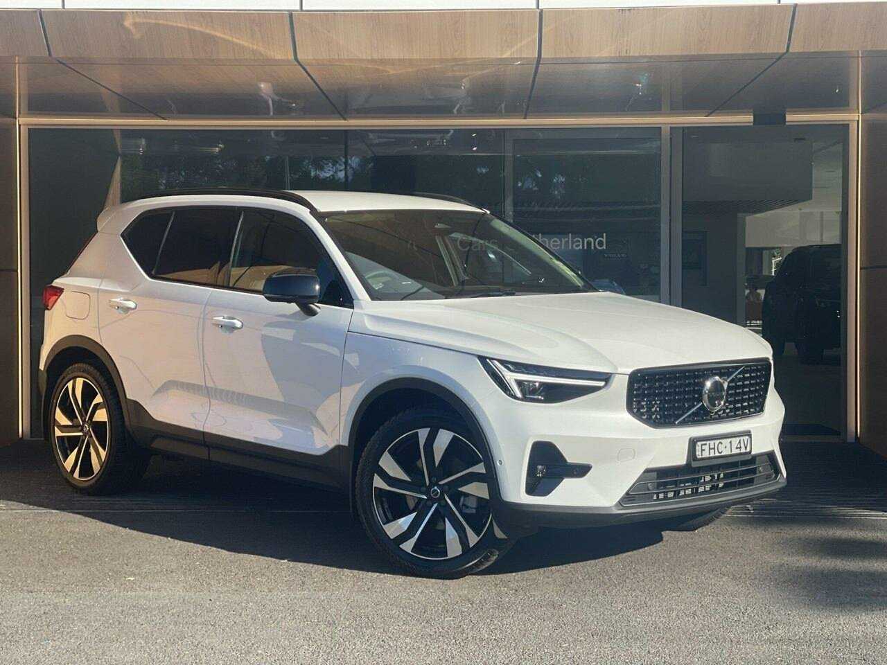 Volvo  XC40 Ultimate, B4 AWD Mild hybrid, Petrol, Dark