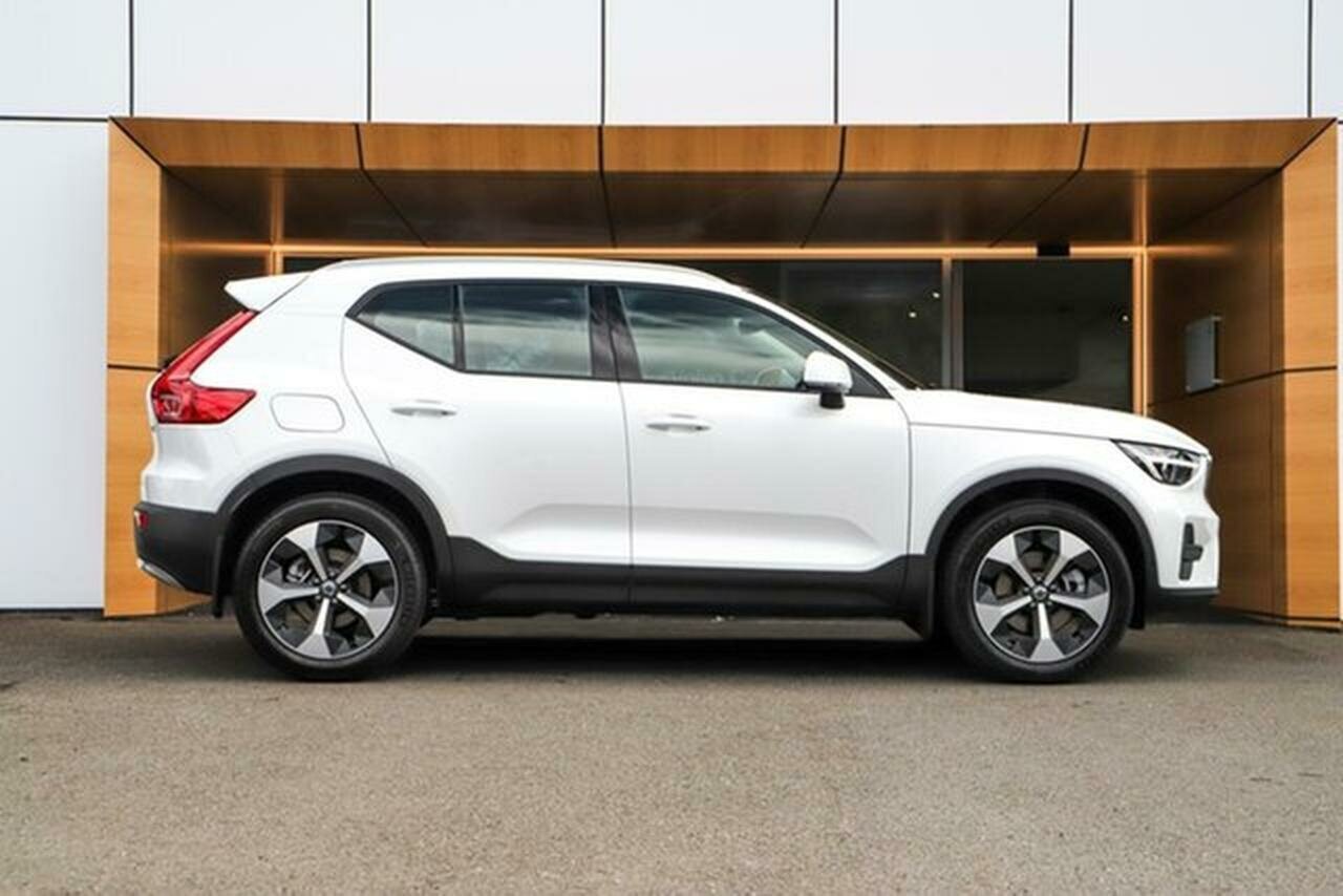 Volvo  XC40 Plus, B4 Mild hybrid, Petrol