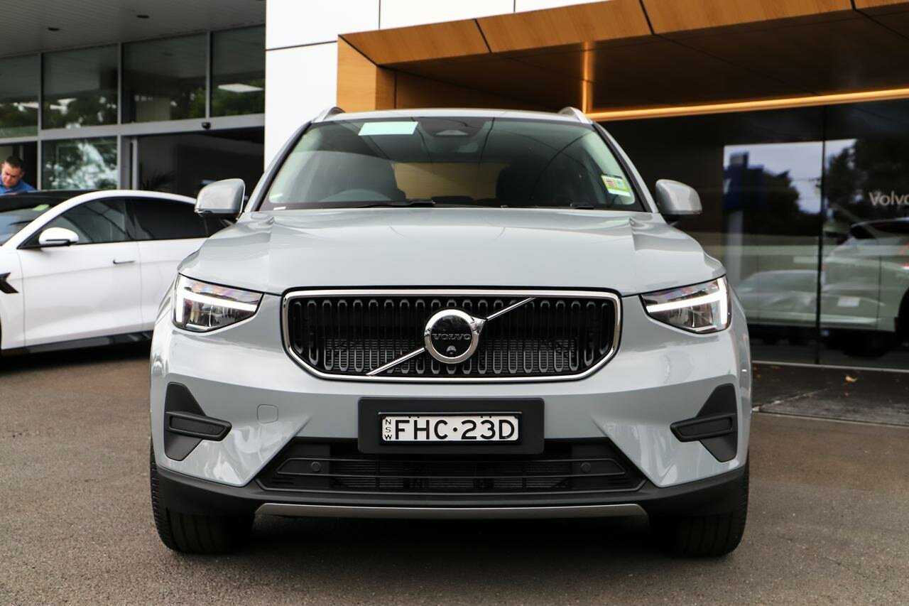 Volvo  XC40 Plus, B4 Mild hybrid, Petrol