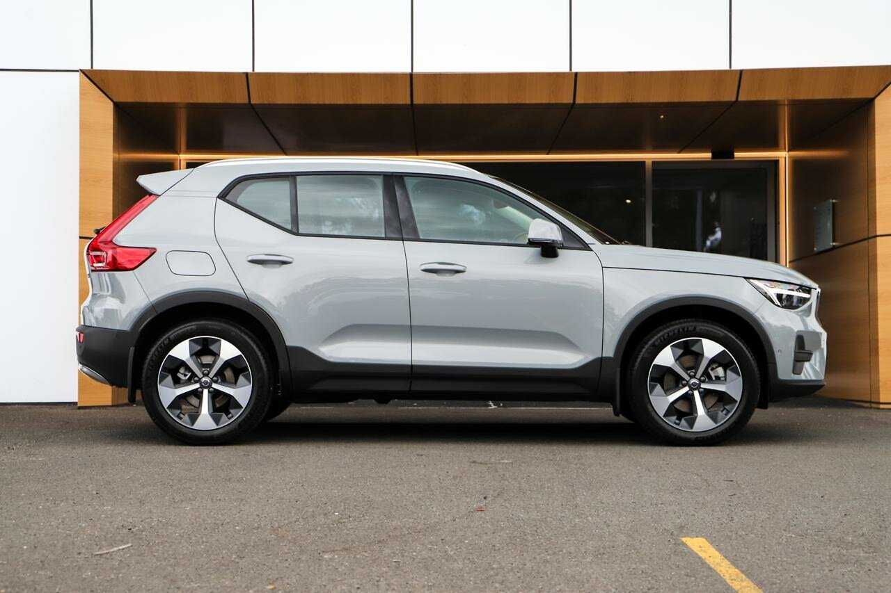 Volvo  XC40 Plus, B4 Mild hybrid, Petrol