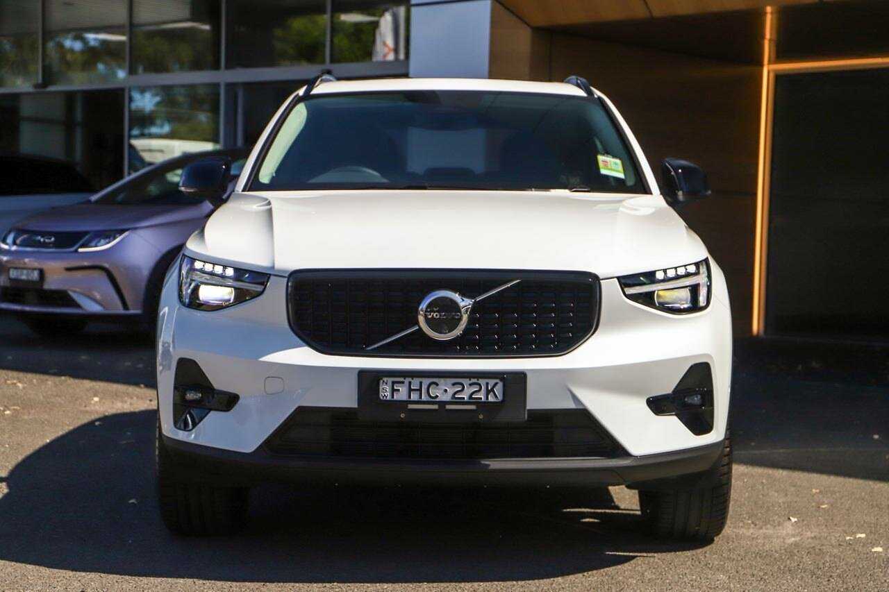 Volvo  XC40 Ultra, B4 AWD Mild hybrid, Petrol, Dark