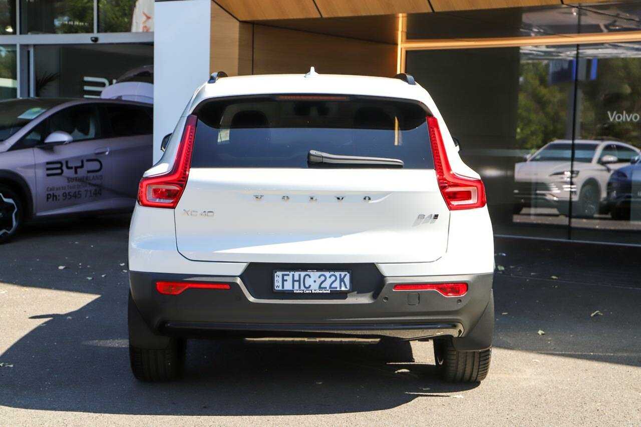 Volvo  XC40 Ultra, B4 AWD Mild hybrid, Petrol, Dark