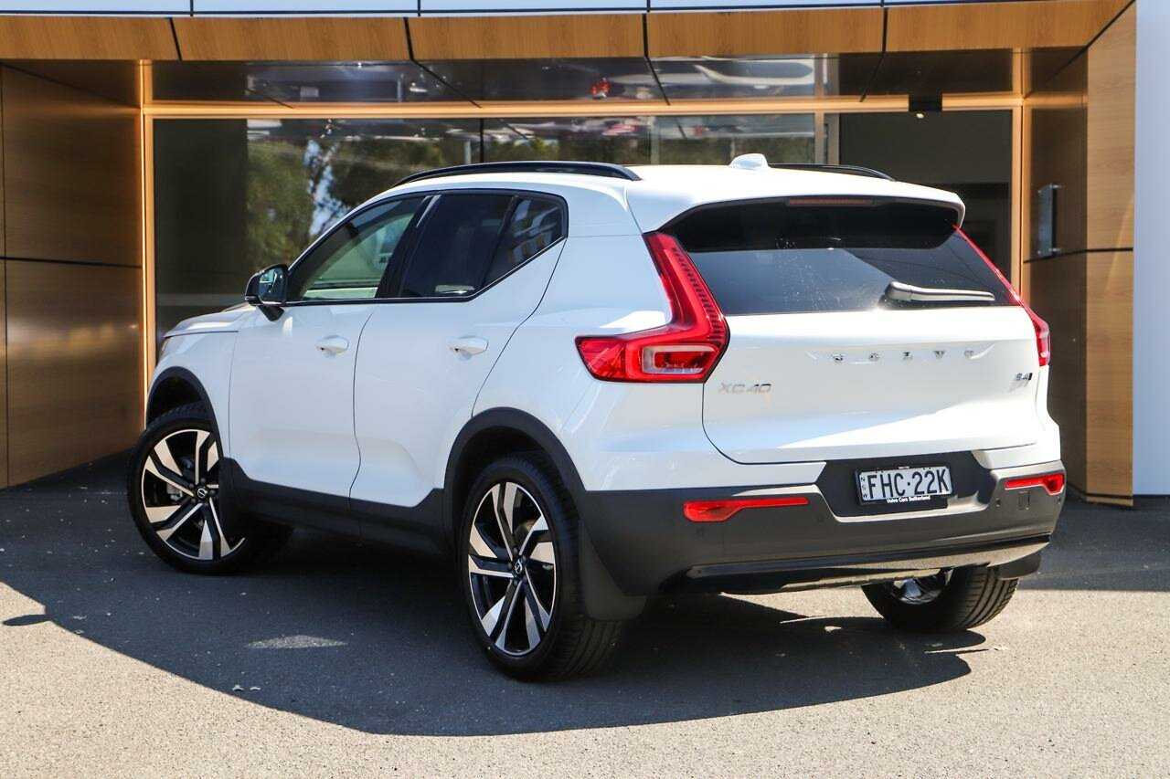 Volvo  XC40 Ultra, B4 AWD Mild hybrid, Petrol, Dark