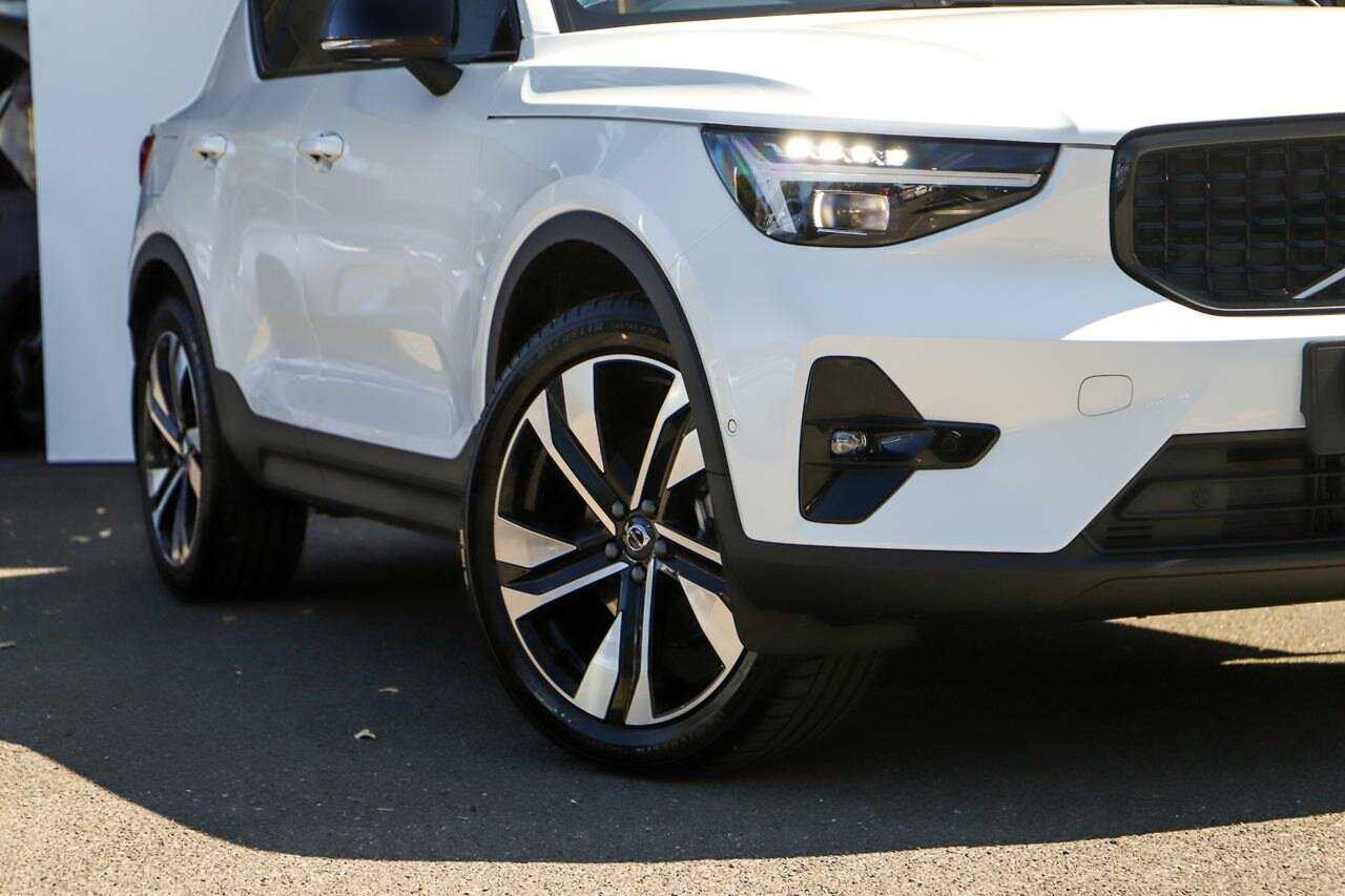 Volvo  XC40 Ultra, B4 AWD Mild hybrid, Petrol, Dark