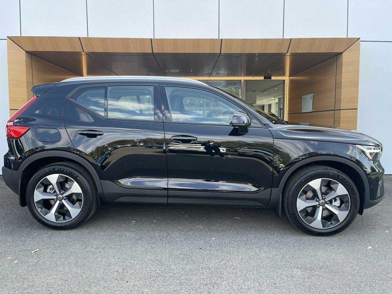 Volvo  XC40 Plus, B4 Mild hybrid, Petrol