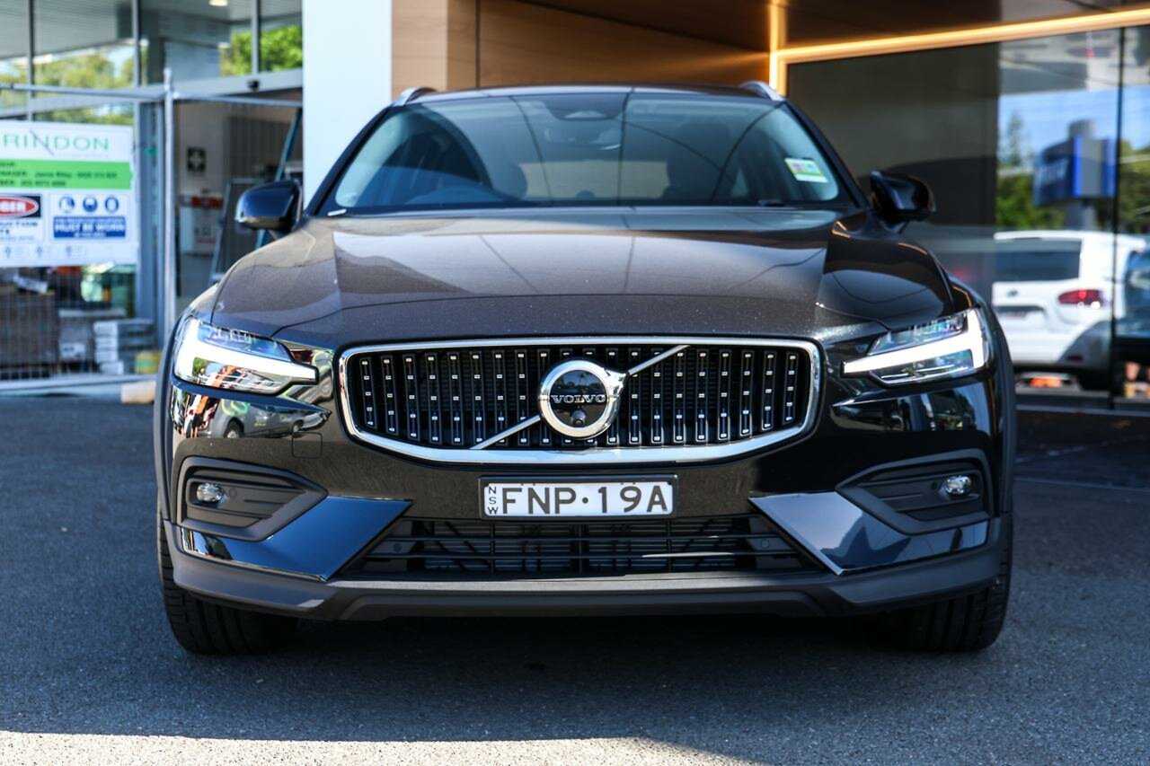 Volvo  V60 Cross Country Ultra, B5 AWD Mild hybrid, Petrol, Bright