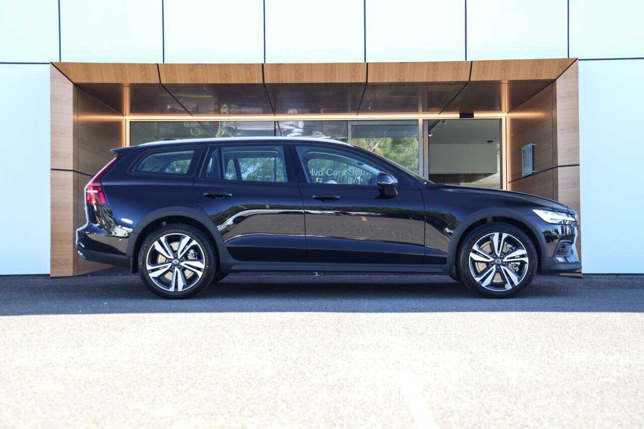 Volvo  V60 Cross Country Ultra, B5 AWD Mild hybrid, Petrol, Bright