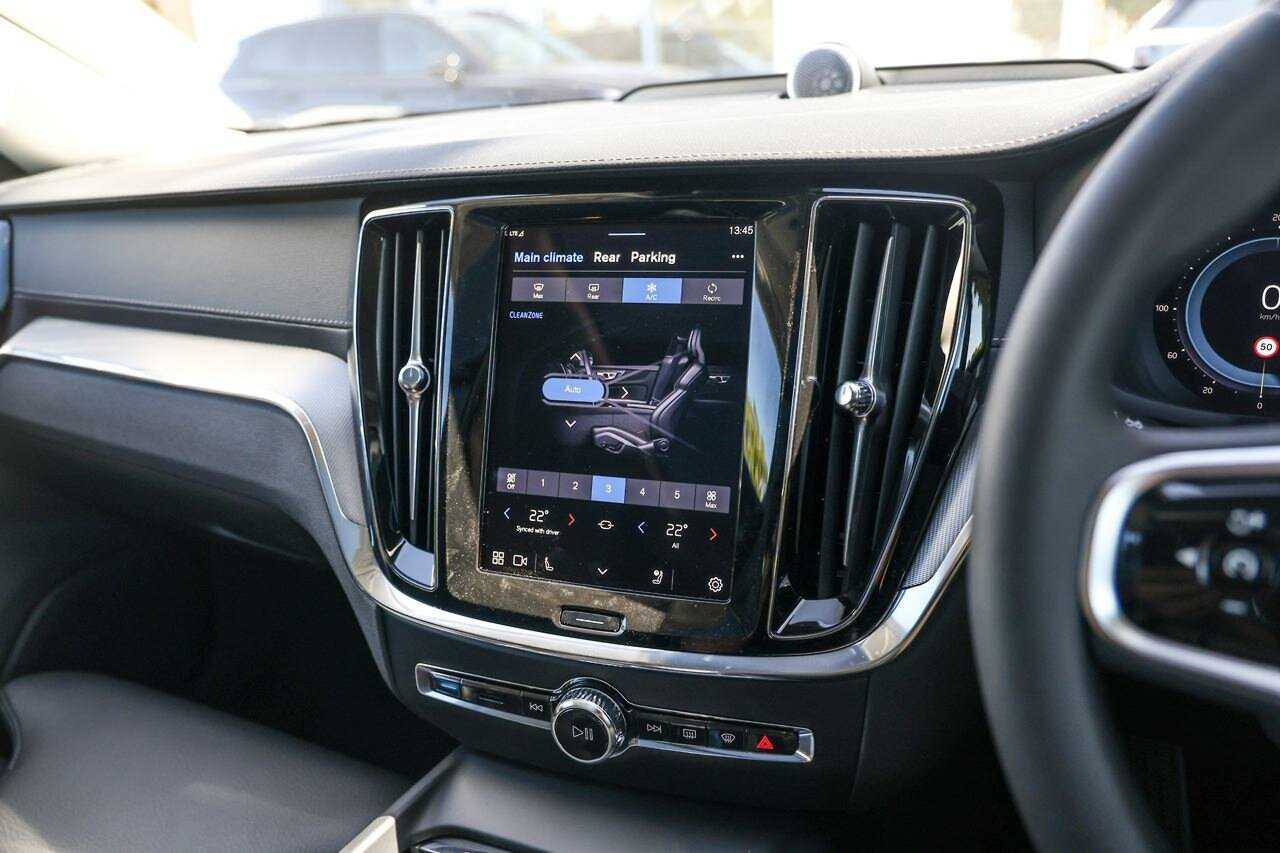 Volvo  V60 Cross Country Ultra, B5 AWD Mild hybrid, Petrol, Bright