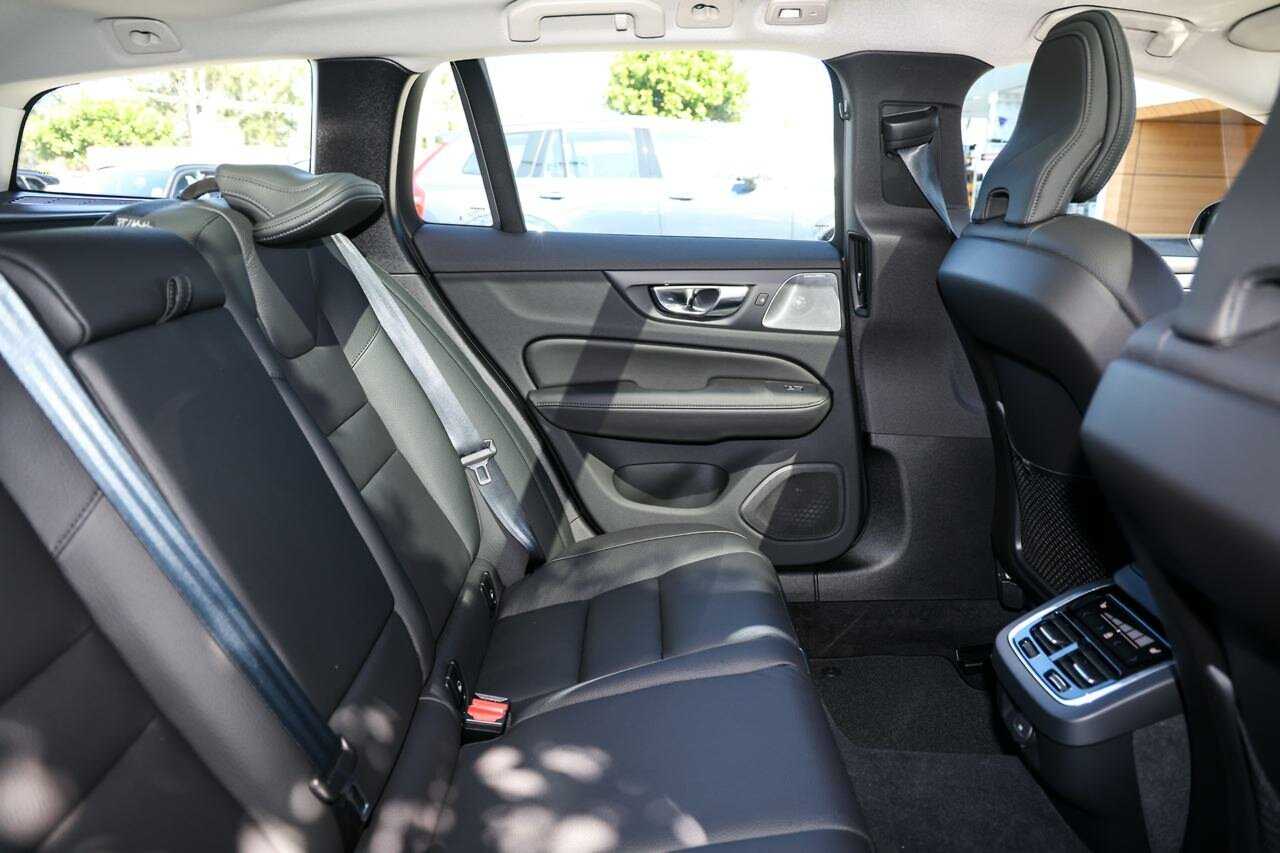 Volvo  V60 Cross Country Ultra, B5 AWD Mild hybrid, Petrol, Bright