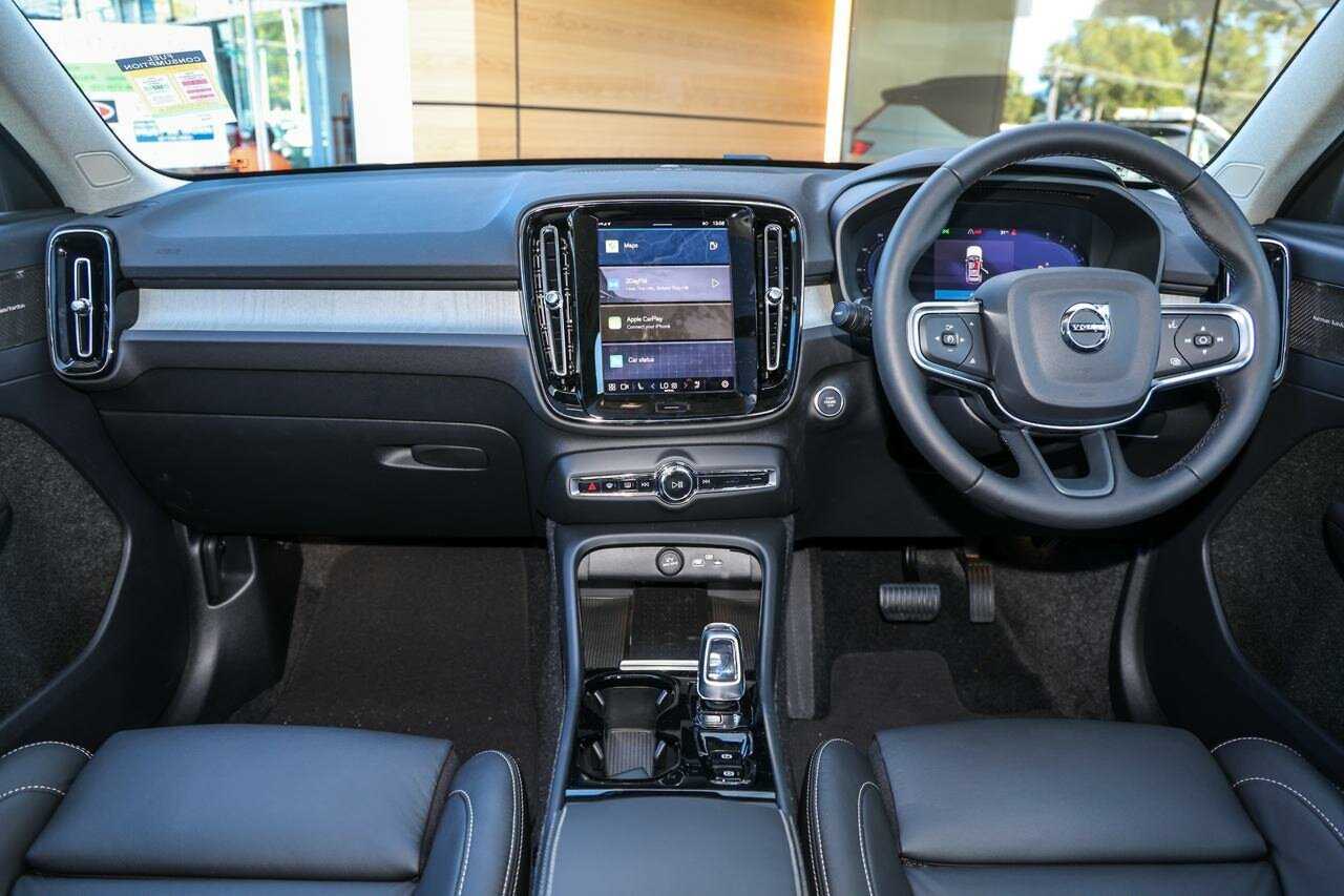 Volvo  XC40 Ultra, B4 AWD Mild hybrid, Petrol, Bright