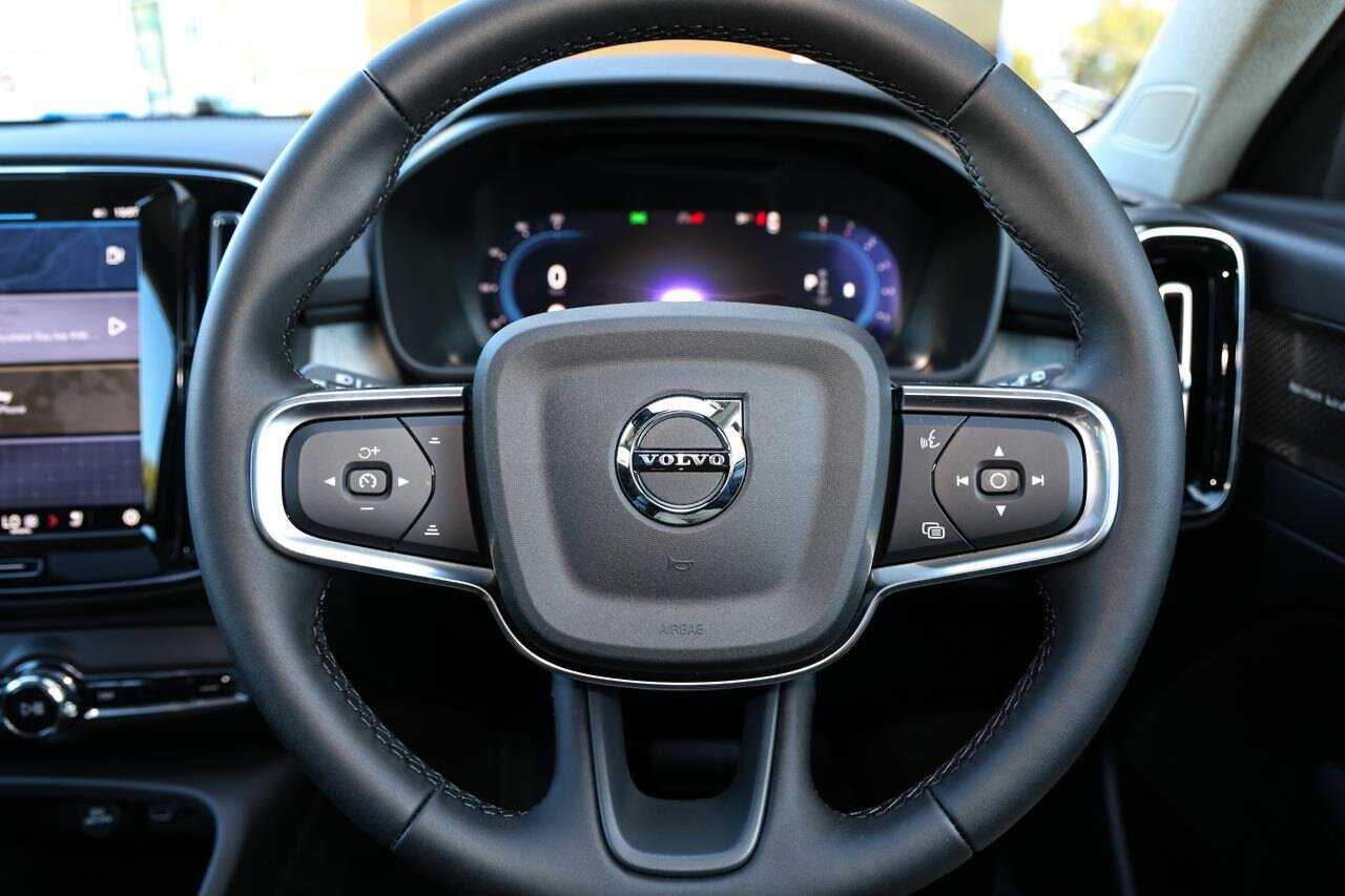 Volvo  XC40 Ultra, B4 AWD Mild hybrid, Petrol, Bright