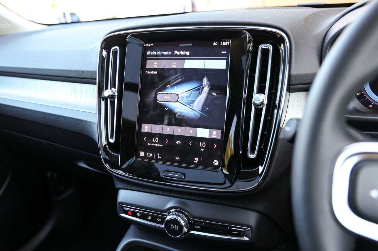 Volvo  XC40 Ultra, B4 AWD Mild hybrid, Petrol, Bright