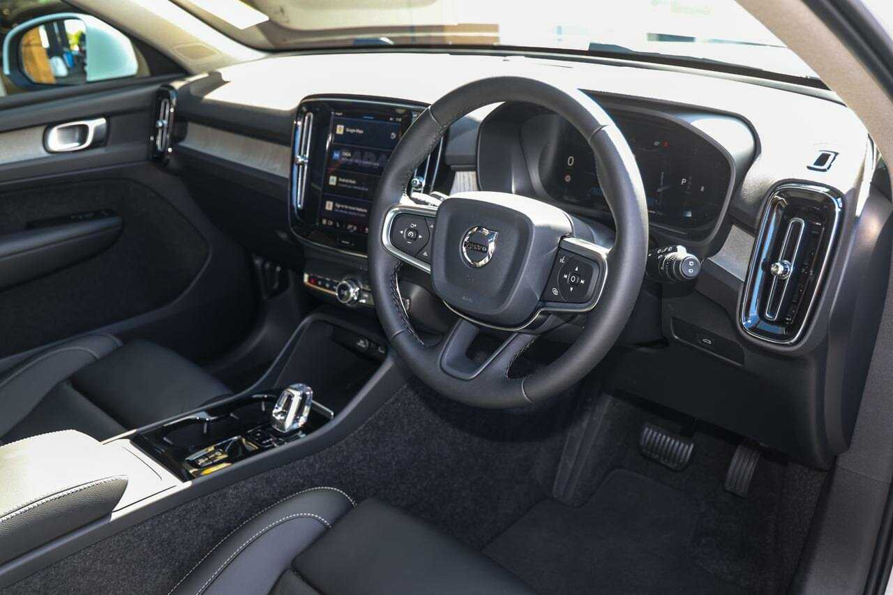 Volvo  XC40 Ultra, B4 AWD Mild hybrid, Petrol, Bright