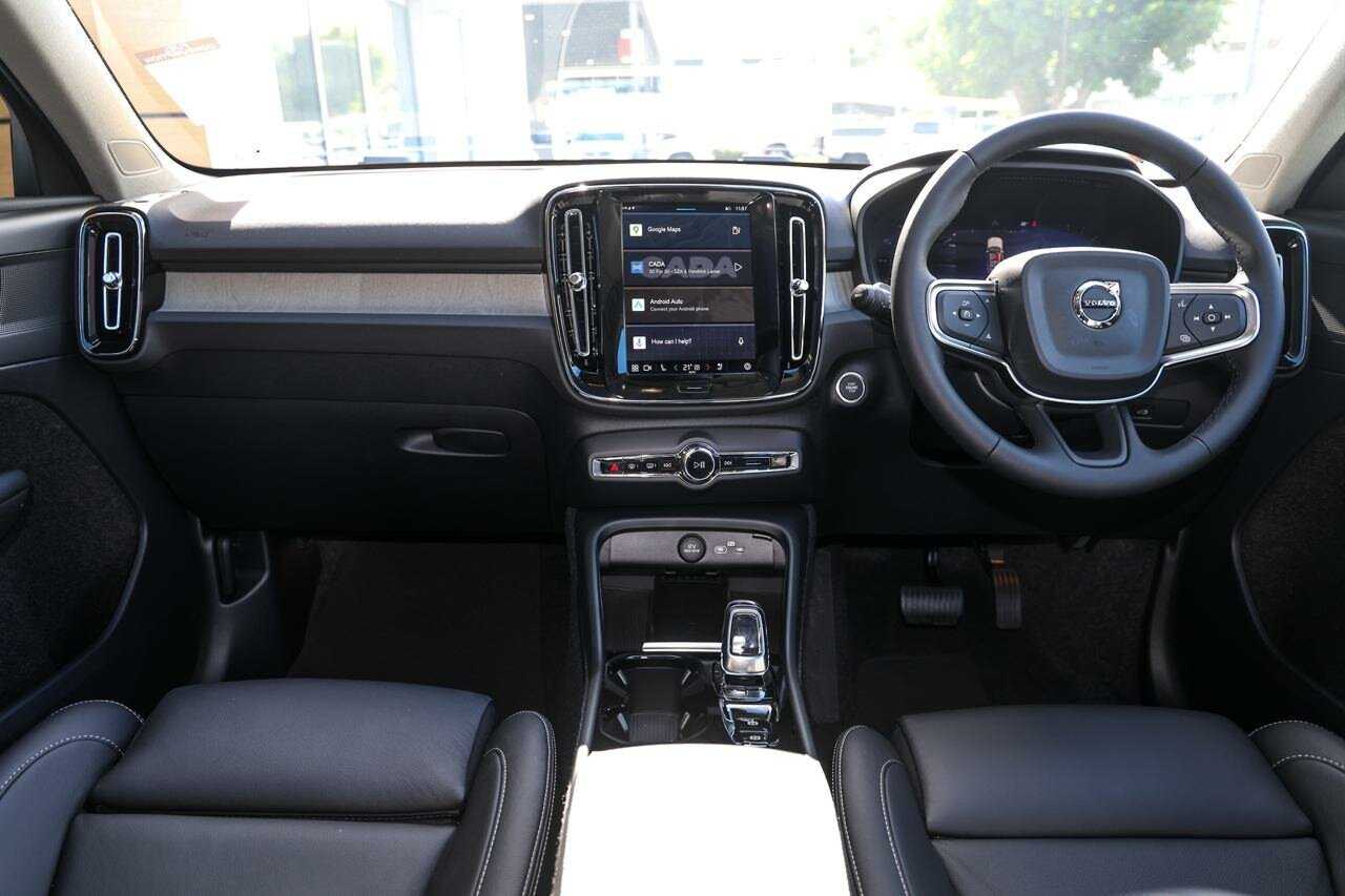 Volvo  XC40 Ultra, B4 AWD Mild hybrid, Petrol, Bright