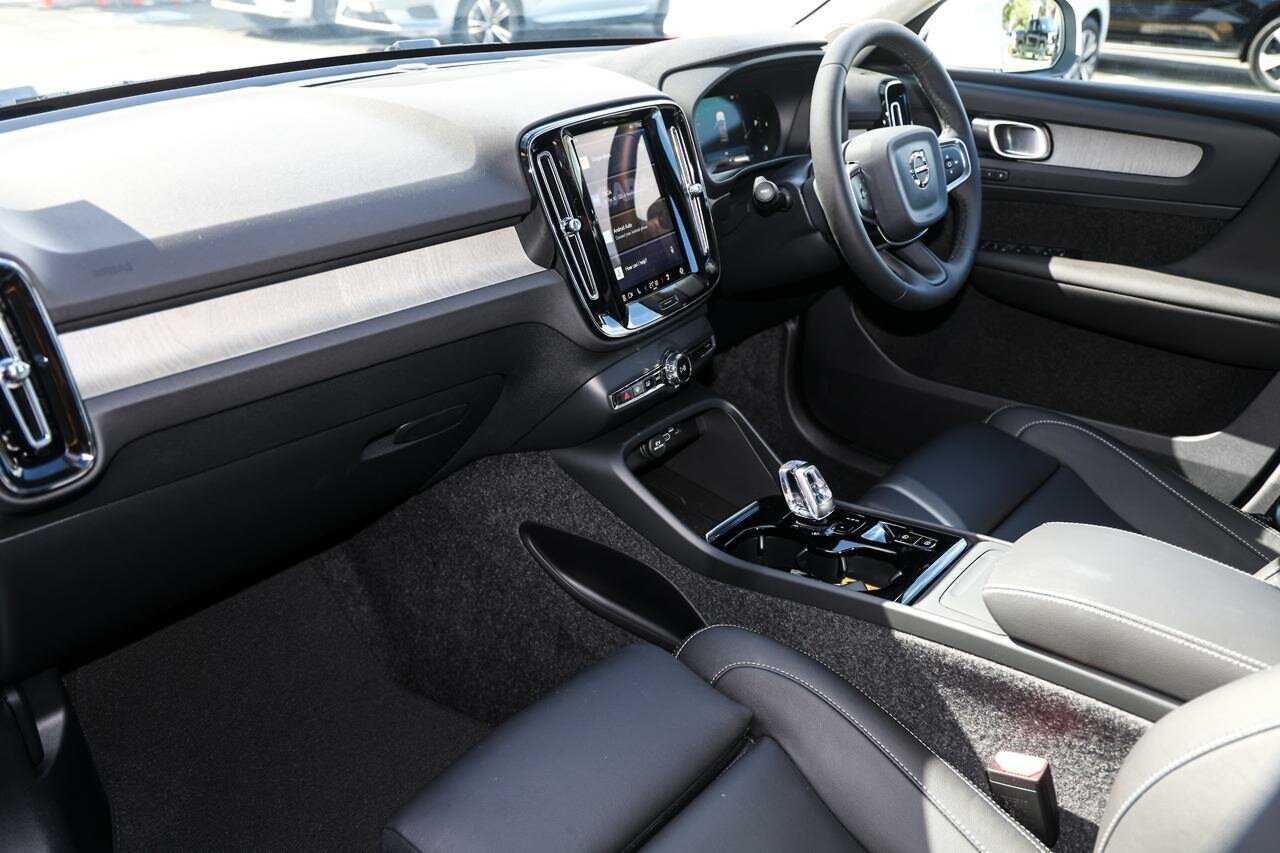 Volvo  XC40 Ultra, B4 AWD Mild hybrid, Petrol, Bright