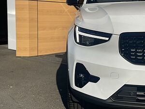 Volvo  XC40 Ultimate, B4 AWD Mild hybrid, Petrol, Dark