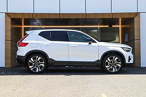 Volvo  XC40 Ultra, B4 AWD Mild hybrid, Petrol, Dark