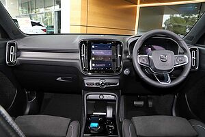 Volvo  XC40 Black Edition Ultra, B4 AWD Mild hybrid, Petrol