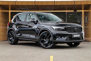 Volvo  XC40 Black Edition Ultra, B4 AWD Mild hybrid, Petrol