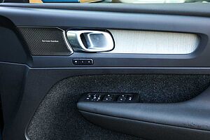 Volvo  XC40 Ultra, B4 AWD Mild hybrid, Petrol, Bright