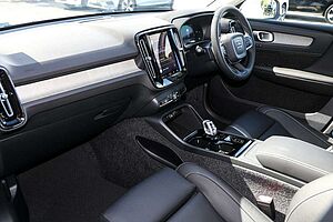 Volvo  XC40 Ultra, B4 AWD Mild hybrid, Petrol, Bright